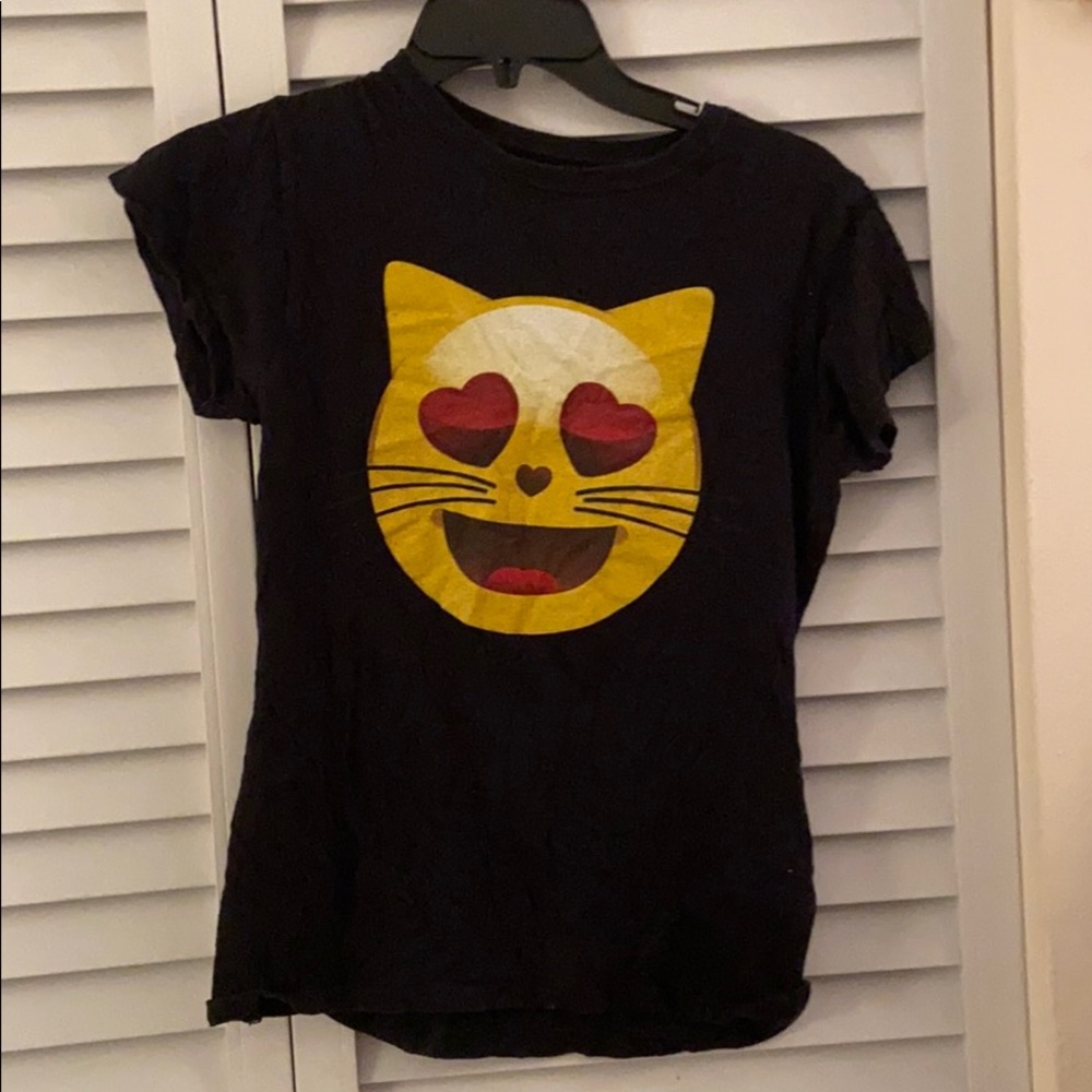 Heart eyes emoji shirt